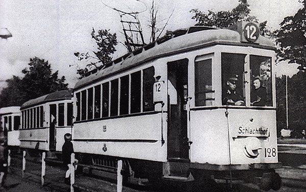 Кенигсбергский трамвай на конечной остановке линии 12